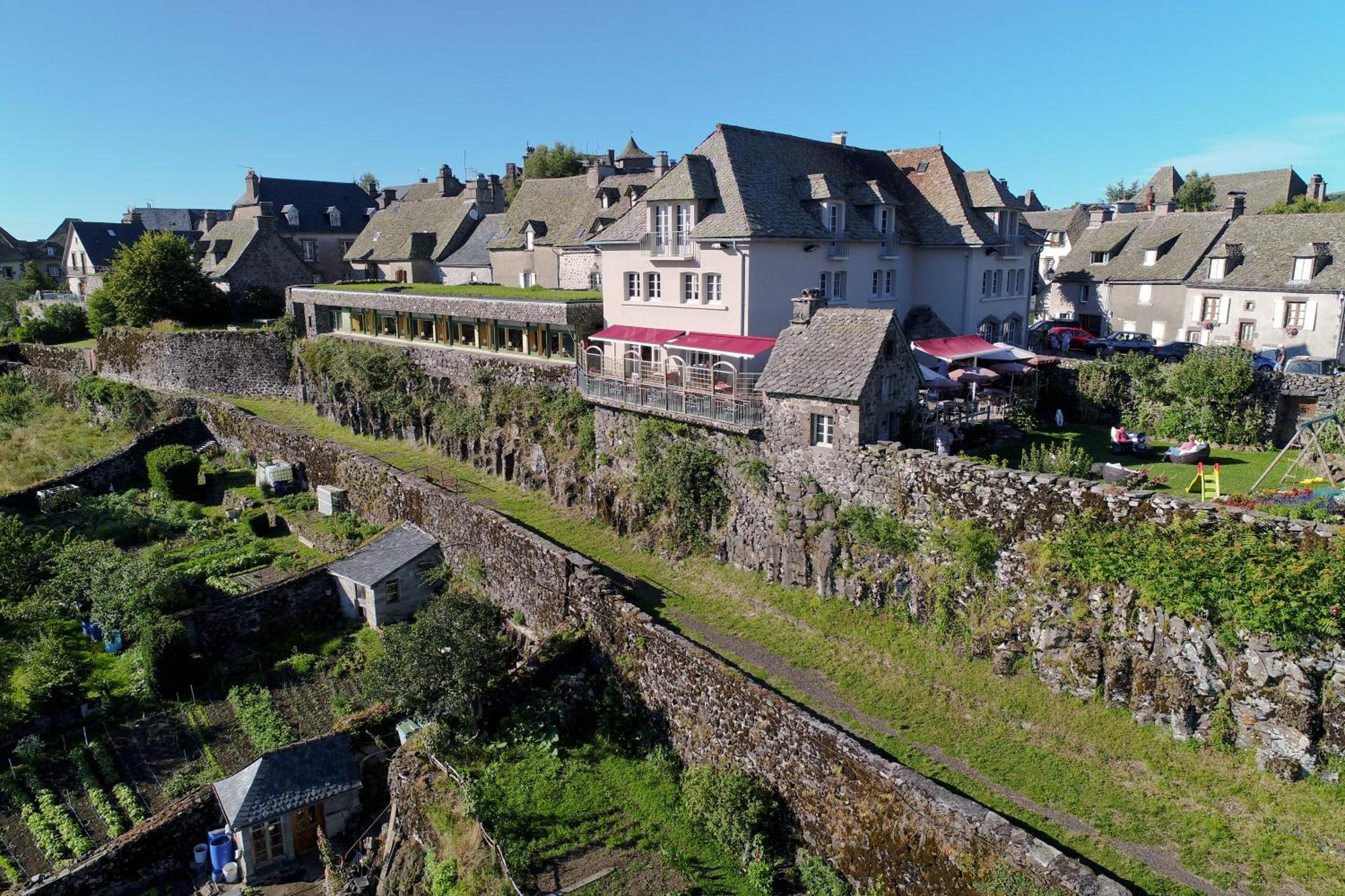 Logis Hotel Restaurant & Spa Les Remparts Salers Kültér fotó