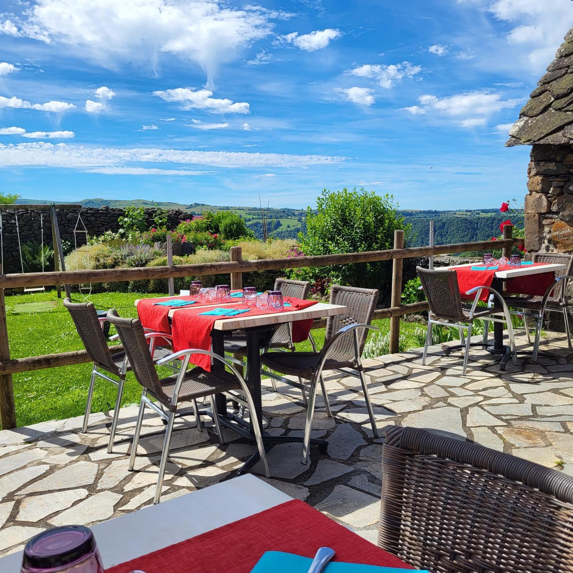 Logis Hotel Restaurant & Spa Les Remparts Salers Kültér fotó