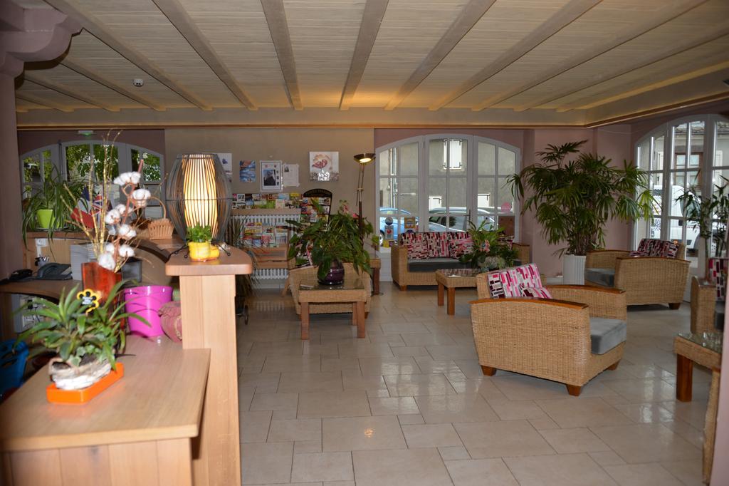 Logis Hotel Restaurant & Spa Les Remparts Salers Kültér fotó