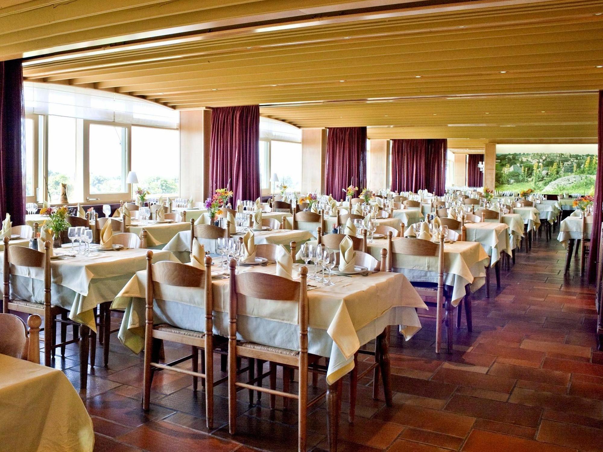 Logis Hotel Restaurant & Spa Les Remparts Salers Kültér fotó